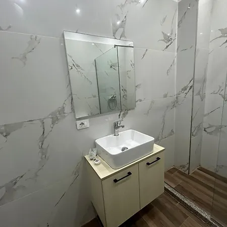 Center 1 Bedroom